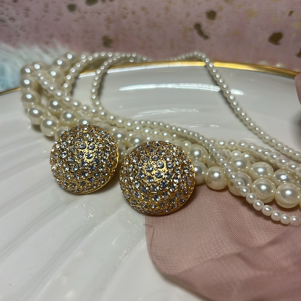 ✨CAROLEE Vintage Swarovski Crystal Clip Ons✨